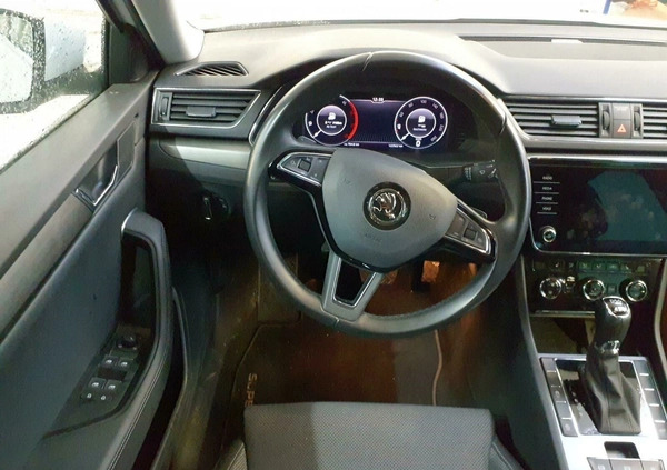 Skoda Superb cena 119900 przebieg: 122922, rok produkcji 2019 z Chodzież małe 106